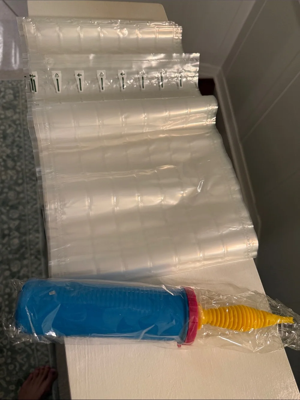 10 Clear Inflatable Air Cushion Bags for Wine Bottles with Hand Pump